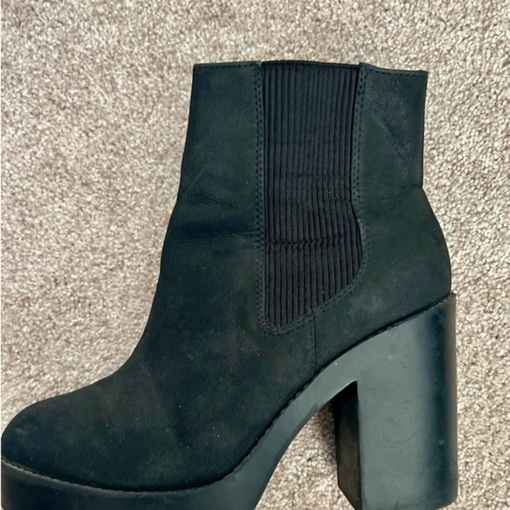 Chic Black Suede Heeled Boots